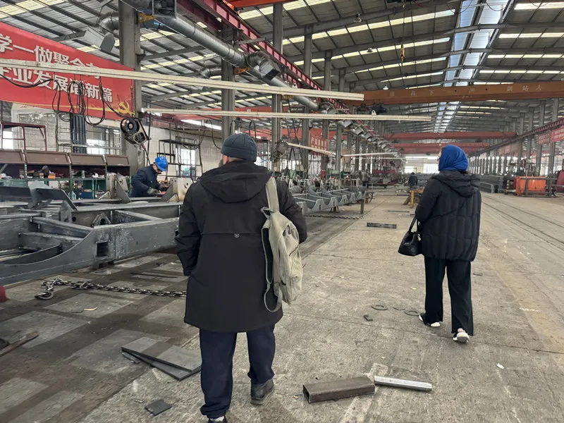 Il cliente Kazakistan ha acquistato il semi-trailer di Luyi