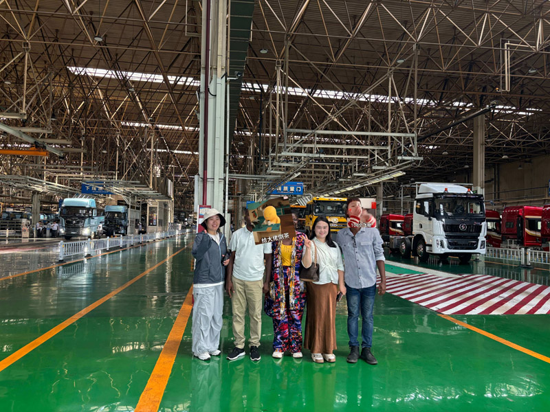 I clienti mozambicani visitano la fabbrica di Luyi e conducono ispezioni in loco per cercare opportunità di cooperazione