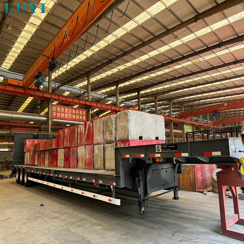 I clienti sauditi effettuano un'ispezione in loco della fabbrica di Luyi e finalizzano l'acquisto di semirimorchi pianali a 3 assi