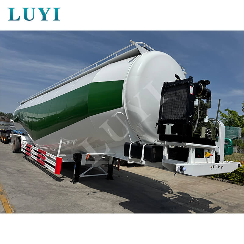 Il semirimorchio cisterna per polvere Luyi a 3 assi da 85 metri cubi parte per la Guinea, aiutando la logistica delle infrastrutture nell'Africa occidentale