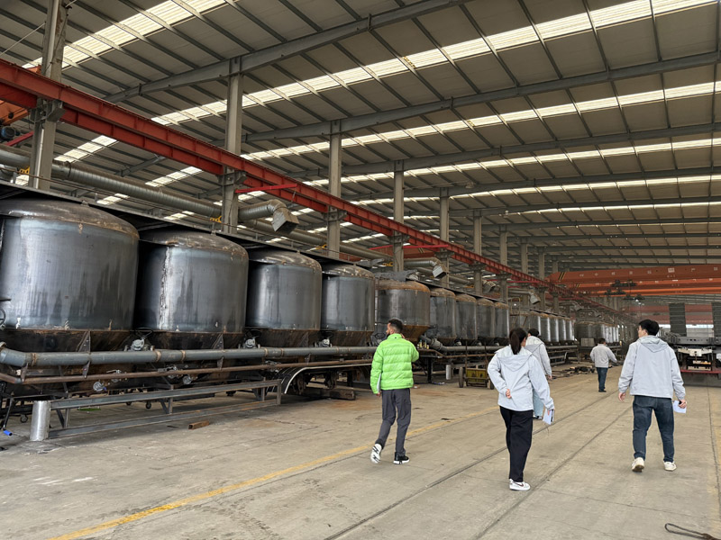 La delegazione etiope ispeziona i semirimorchi con cisterna per petrolio da 30.000 litri e negozia i dettagli della cooperazione