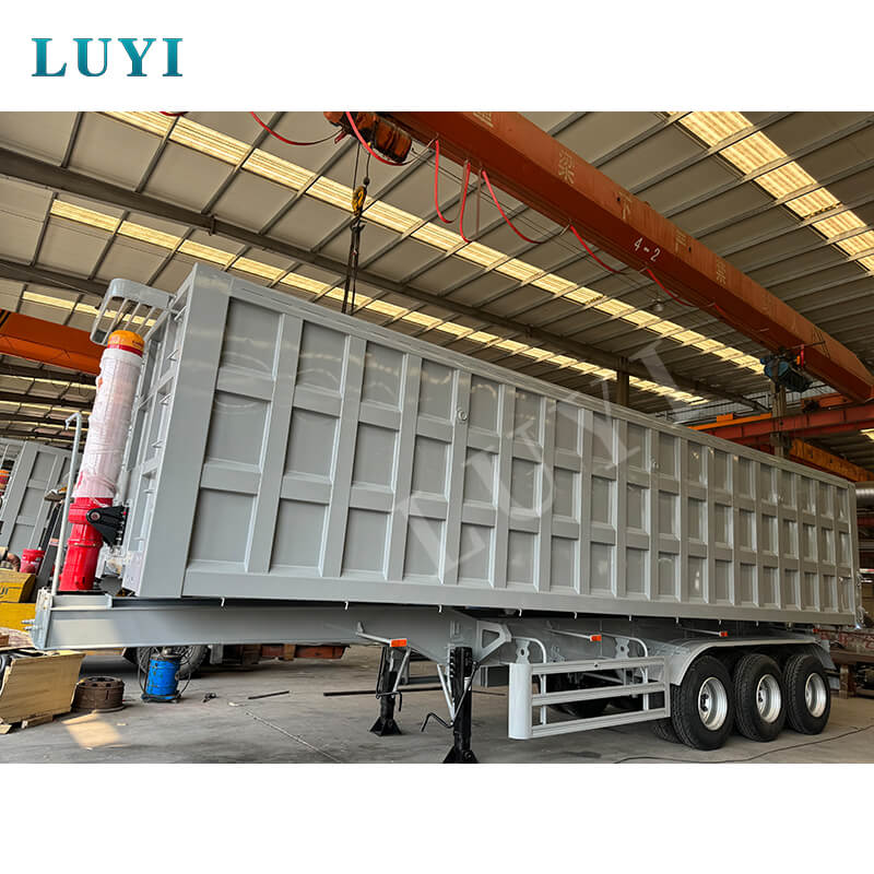 Facilitare il potenziamento della logistica africana: un lotto di semirimorchi con cassone ribaltabile posteriore a 3 assi arriva in Tanzania