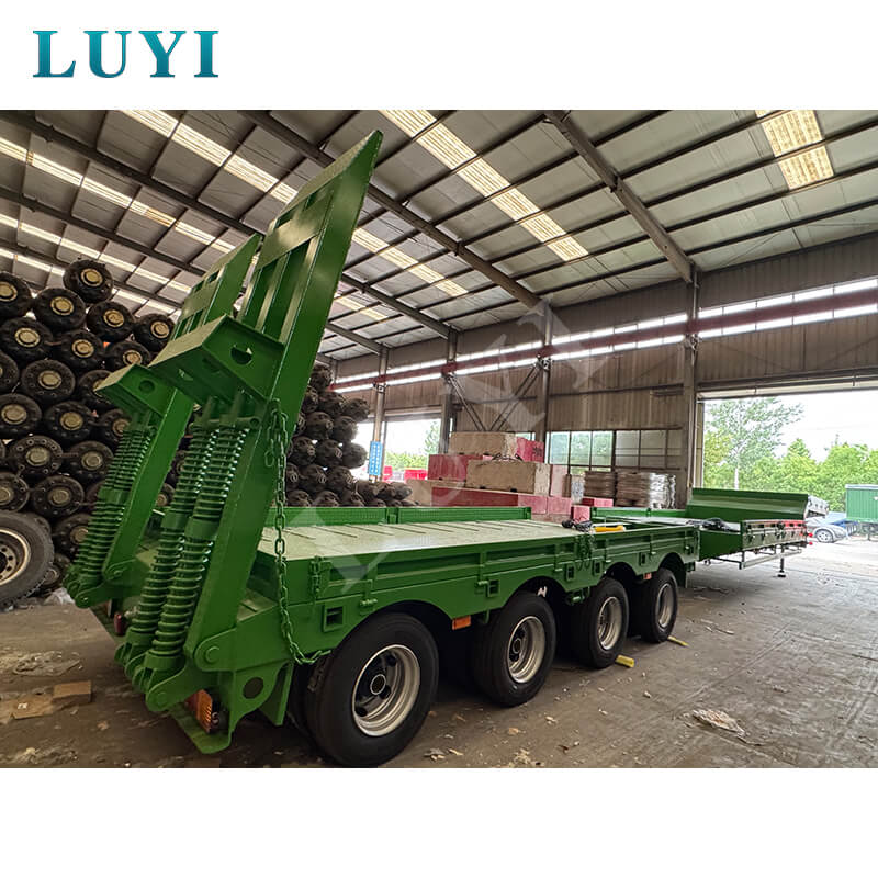 Semirimorchi a pianale ribassato Luyi a 4 assi spediti in Ecuador, potenziando il trasporto pesante per le infrastrutture in Sud America