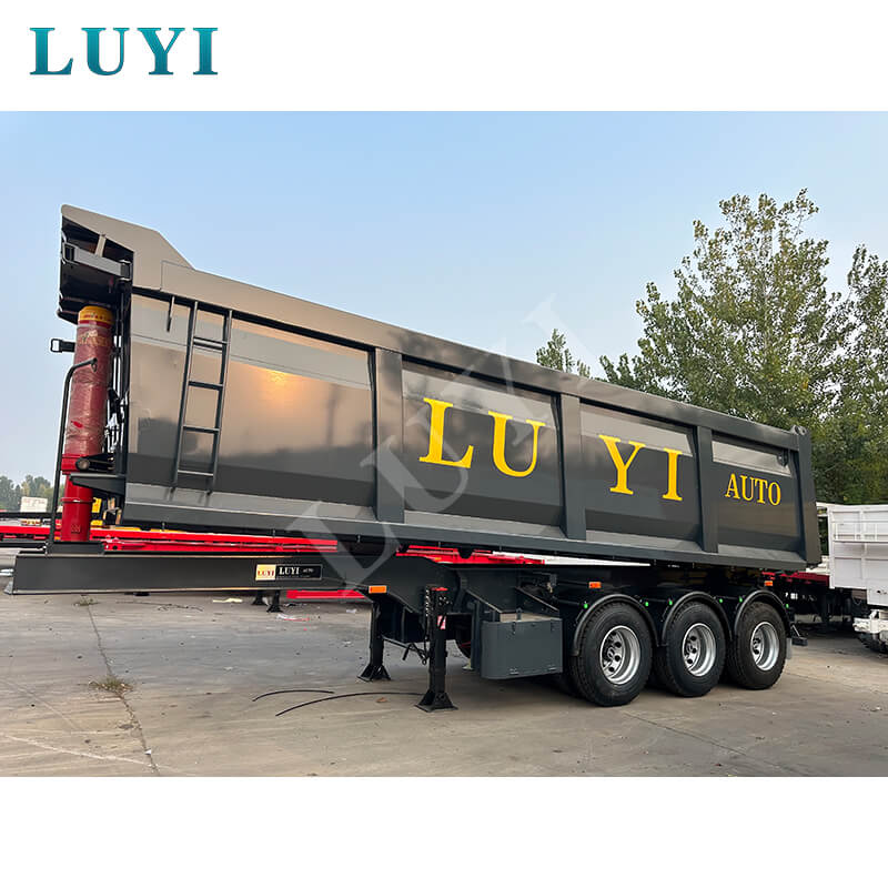 Adattato perfettamente alle condizioni di lavoro africane! Il semirimorchio ribaltabile con cassone rettangolare nero di Lu Yi è stato consegnato con successo in Costa d'Avorio, facilitando il trasporto efficiente di materiali sfusi