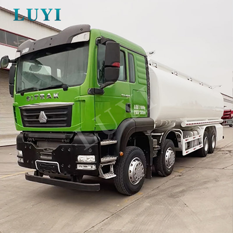 Guida all'acquisto di camion cisterna per carburante Sinotruk SITRAK 8×4 30000L per progetti di rifornimento diesel, benzina e mobile