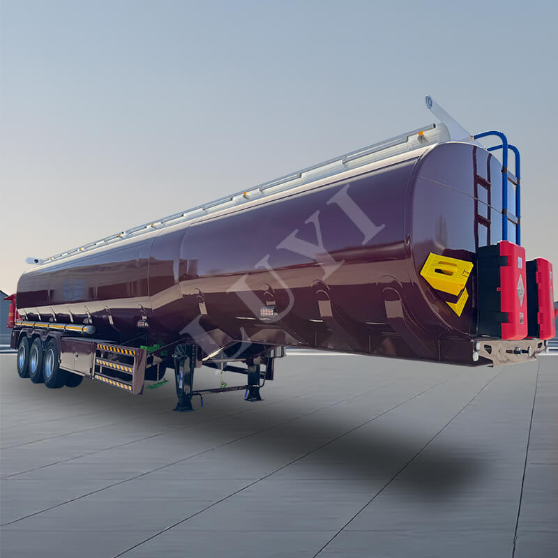 Semirimorchio con cisterna per olio in acciaio al carbonio a 3 assi 0 cubici Semirimorchio con cisterna per olio in acciaio al carbonio a 3 assi 0 cubici