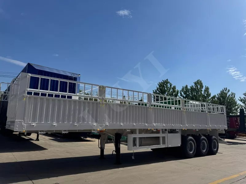 Semi-traino blu a 3 assi
