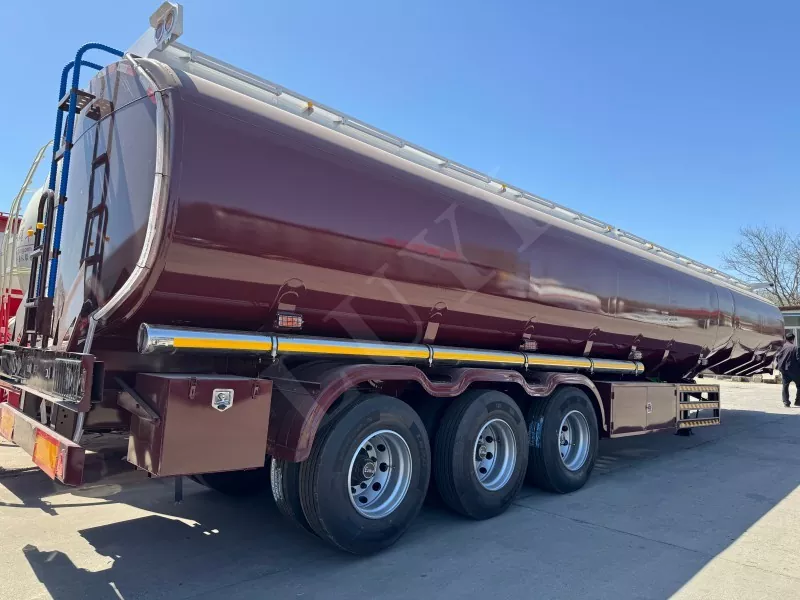 Petroliera in acciaio a 3 assi