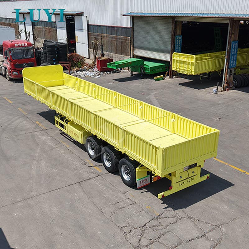 Semirimorchio a sponde laterali aperte a 3 assi per container da 60 tonnellate, carichi alla rinfusa e trasporto di merci generali