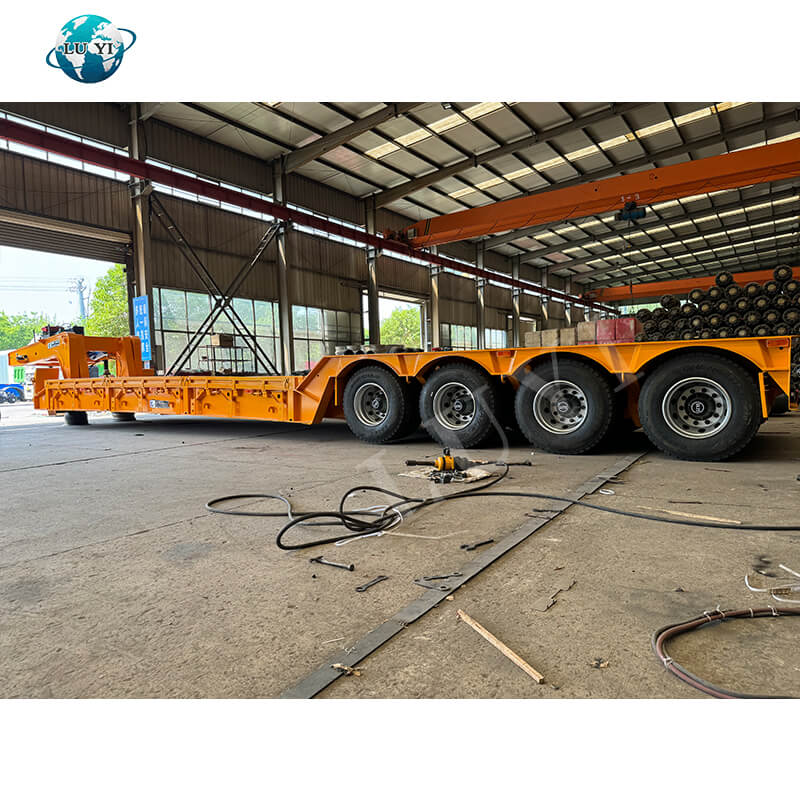 Semirimorchio a collo d'oca a pianale ribassato a 4 assi da 100 tonnellate