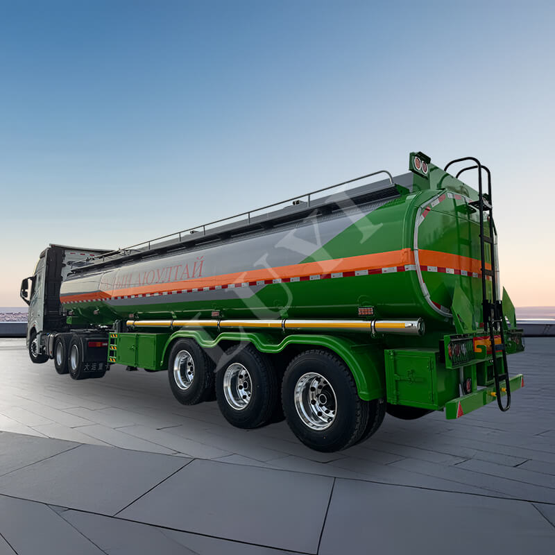 40 Metri cubi 45 Metri cubi Cisterna per olio a 3 assi