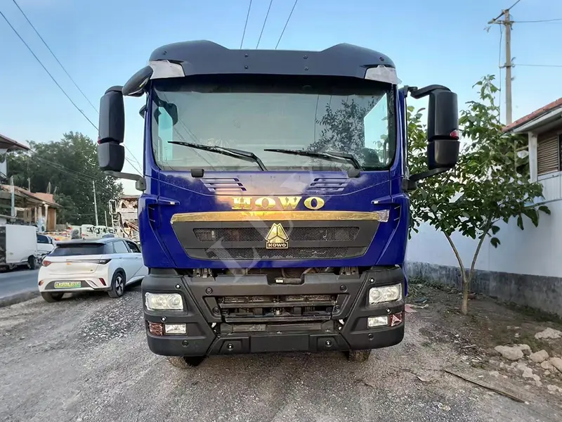 Truck blu Howo Dump