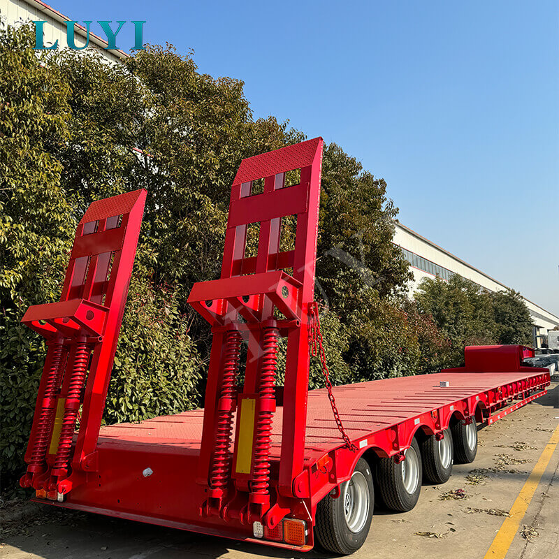 Dalle strade accidentate al trasporto pesante affidabile: la storia di successo del semirimorchio a pianale ribassato personalizzato a 4 assi da 40 tonnellate del Botswana