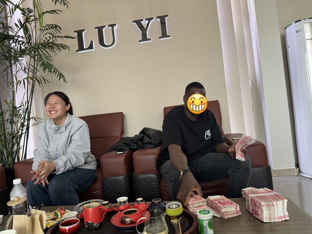 Come Luyi Auto ha aiutato un cliente della RDC a migliorare il trasporto di minerali pesanti con semirimorchi con sponde laterali personalizzate