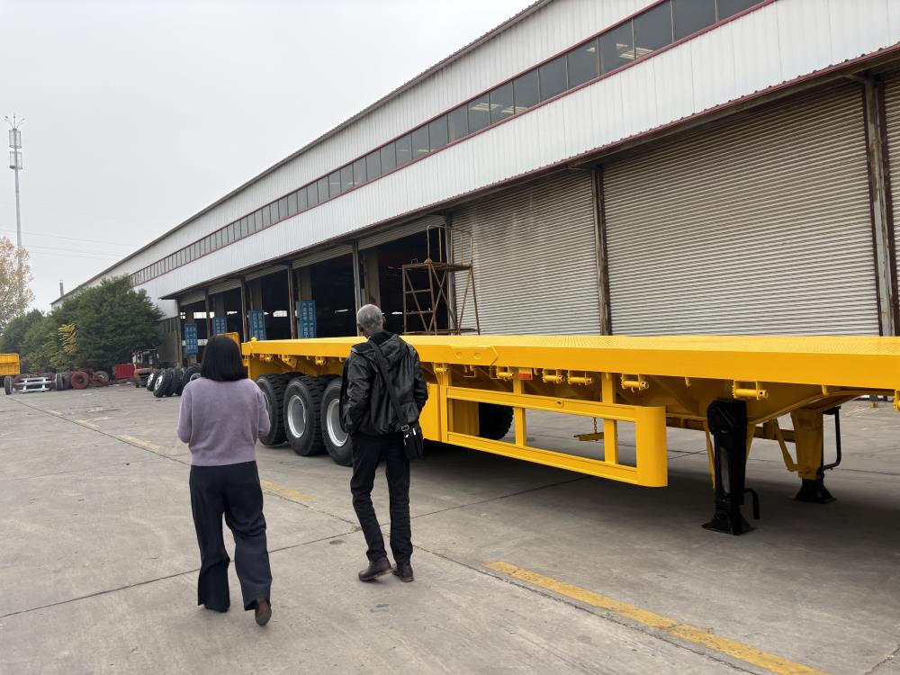 In che modo LUYI ha aiutato un cliente logistico del Burundi ad aggiornare la capacità di trasporto con 3 rimorchi a pianale personalizzato