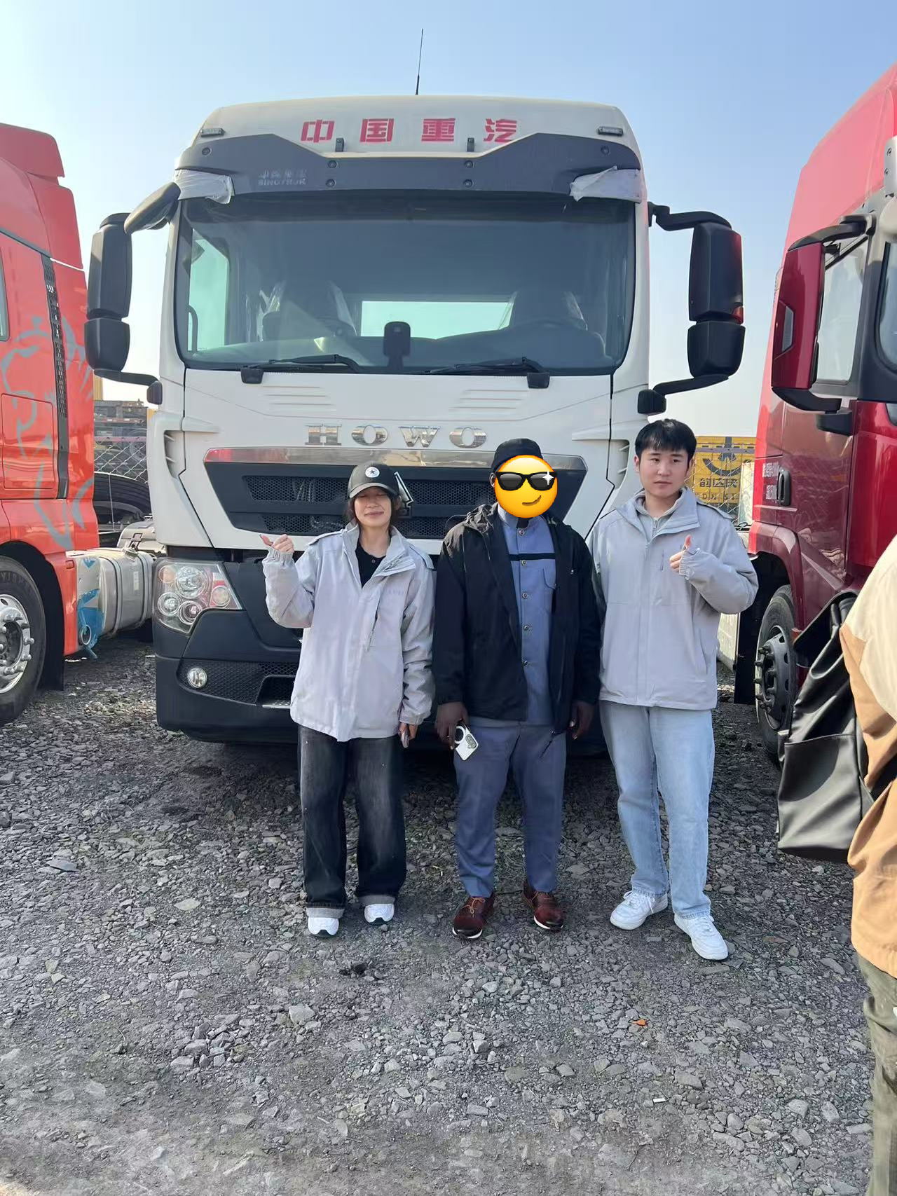 In che modo LUYI ha aiutato un cliente keniota a implementare 2 autocarri pesanti WHOO per l'ingegneria e il trasporto a lungo raggio