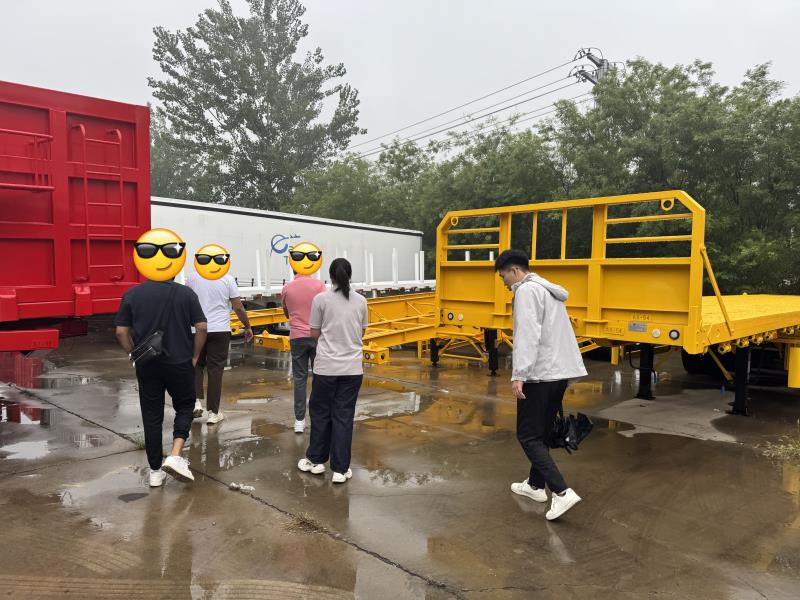 Un'azienda di trasporti mozambicana ordina 2 unità di semirimorchi ribassati a 5 assi per progetti di GNL e infrastrutture Un'azienda di trasporti mozambicana ordina 2 unità di semirimorchi ribassati a 5 assi per progetti di GNL e infrastrutture