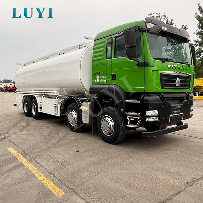 Camion cisterna per carburante in acciaio al carbonio Sinotruk SITRAK 8×4 30000L